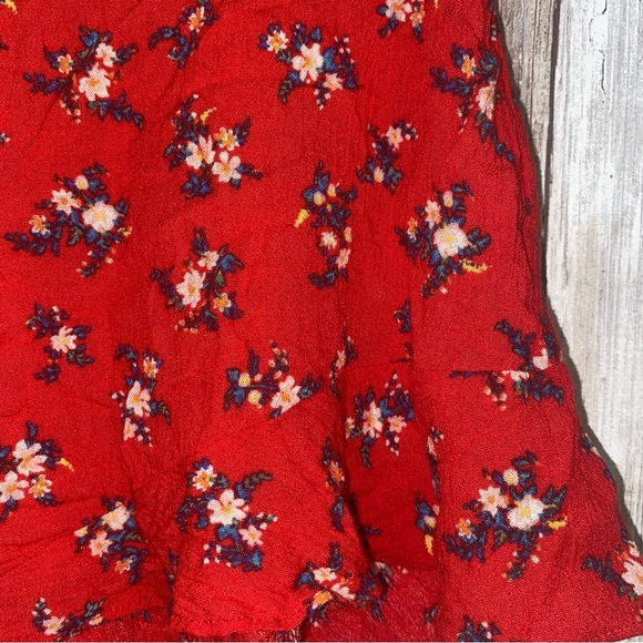 American Eagle Outfitters Red Floral Shorts - Picture 3 of 6